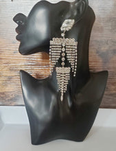 Load image into Gallery viewer, Glam V Luxe Her Queedom Collection Show Stopper Jewelry