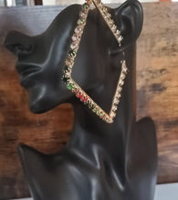 Load image into Gallery viewer, Glam V Luxe Her Queedom Collection Show Stopper Jewelry