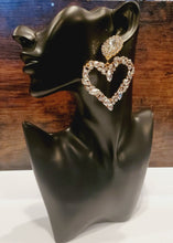 Load image into Gallery viewer, Glam V Luxe Her Queedom Collection Show Stopper Jewelry