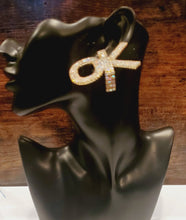 Load image into Gallery viewer, Glam V Luxe Her Queedom Collection Show Stopper Jewelry