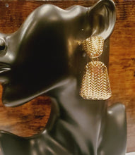 Load image into Gallery viewer, Glam V Luxe Her Queedom Collection Show Stopper Jewelry