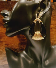 Load image into Gallery viewer, Glam V Luxe Her Queedom Collection Show Stopper Jewelry