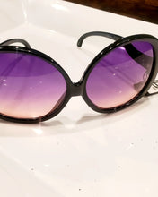 Load image into Gallery viewer, Glam V Luxe Chic Eyewear
